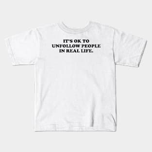 It's ok to unfollow people in real life - black text Kids T-Shirt